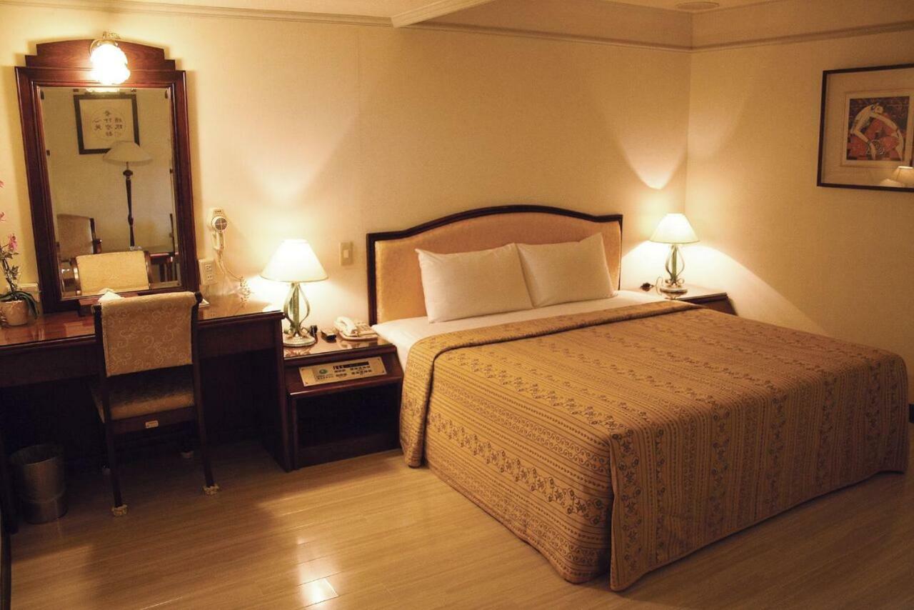 Athens Hotel Taichung Exterior photo